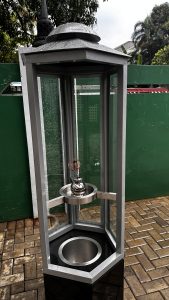 rumah pelita stainless dan kaca untuk vihara ekayana graha – karya cahaya cemerlang semesta